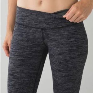 Lululemon| Space Gray Stripe Wunder Under Leggings